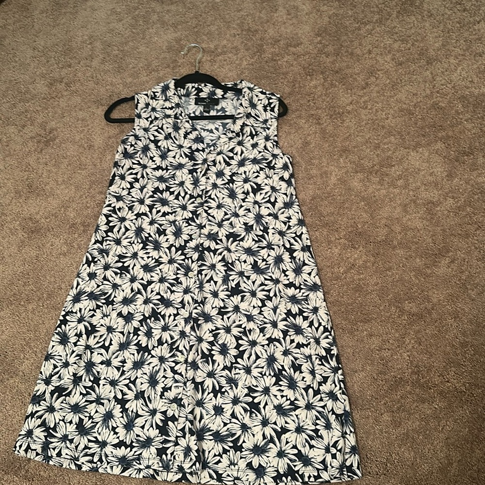Ronni Nicole sz L white navy dress . Short sleeve polyester very cute